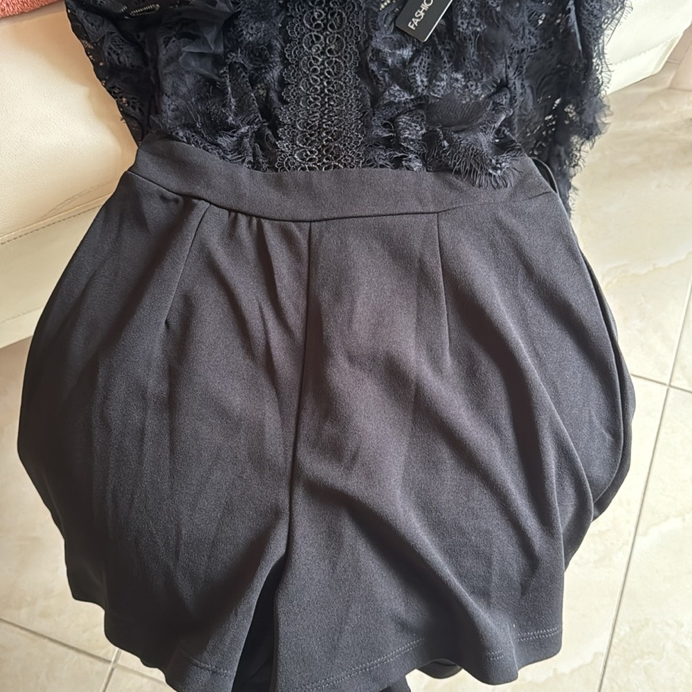 It is a beautiful JUMPSUITS or ROMPERS, perfect for a romantic night, - Picture 4 of 5